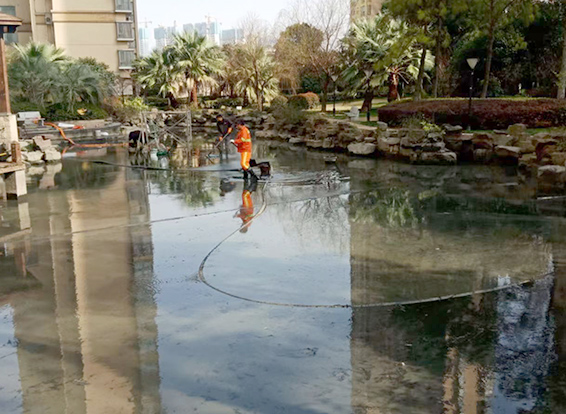 高昌景观池淤泥清理
