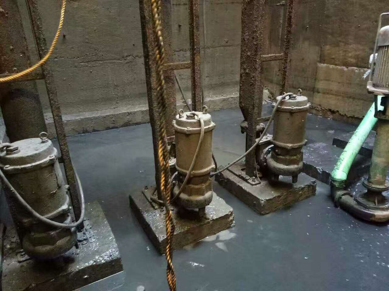 高昌污水池清理