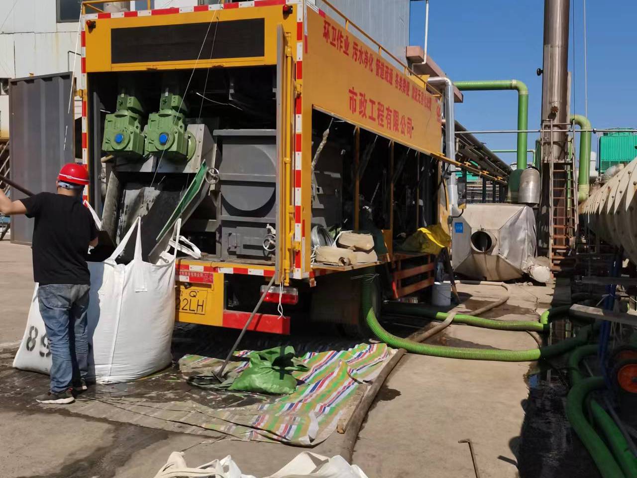 高昌淤泥压干处理